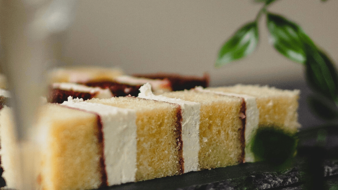 The Best Questions To Ask Your Wedding Baker and Cake Designer - Prop Options