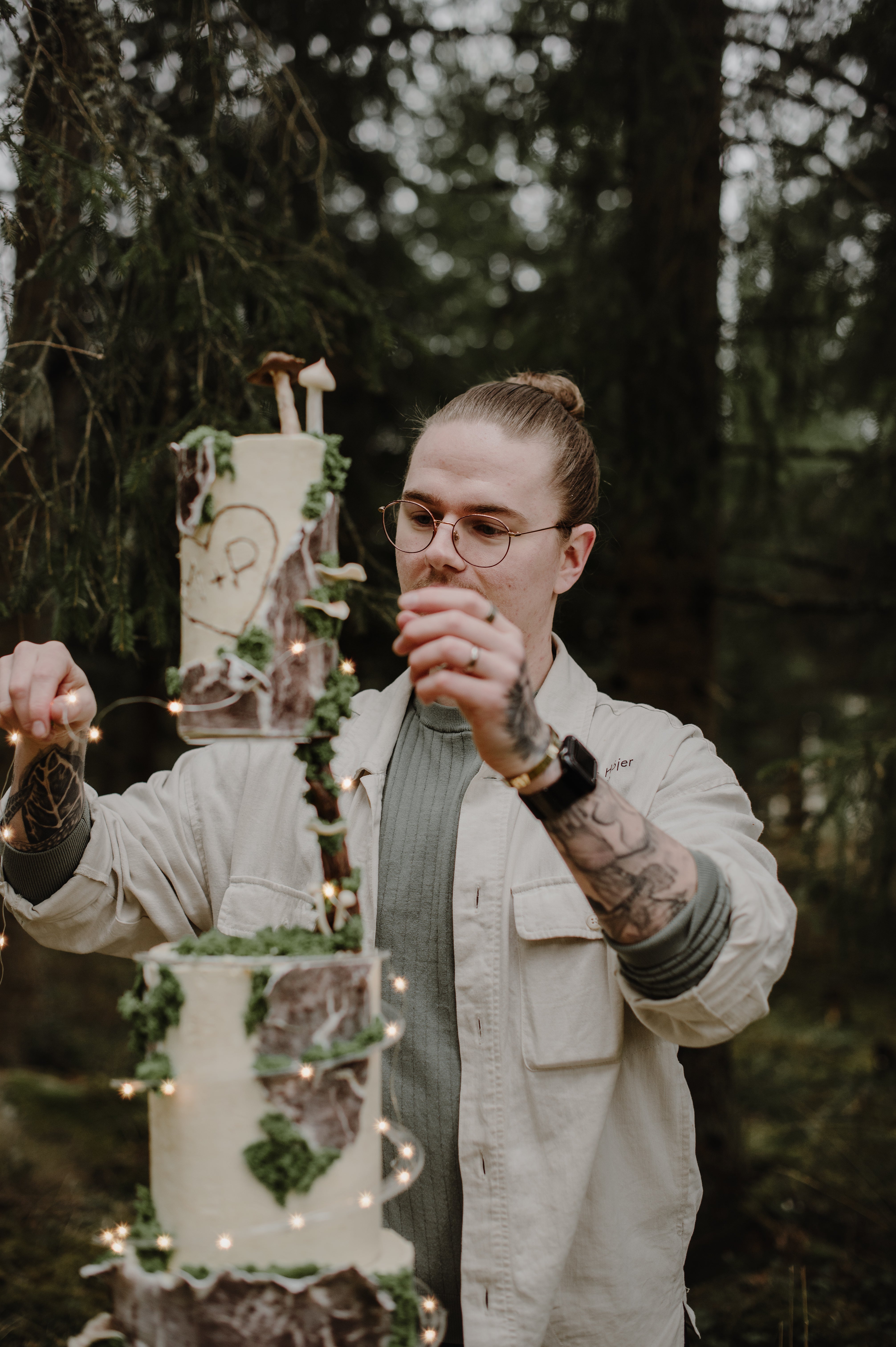 Cake Spiral™ - Acrylic Wrap for Tiered Cakes - Prop Options