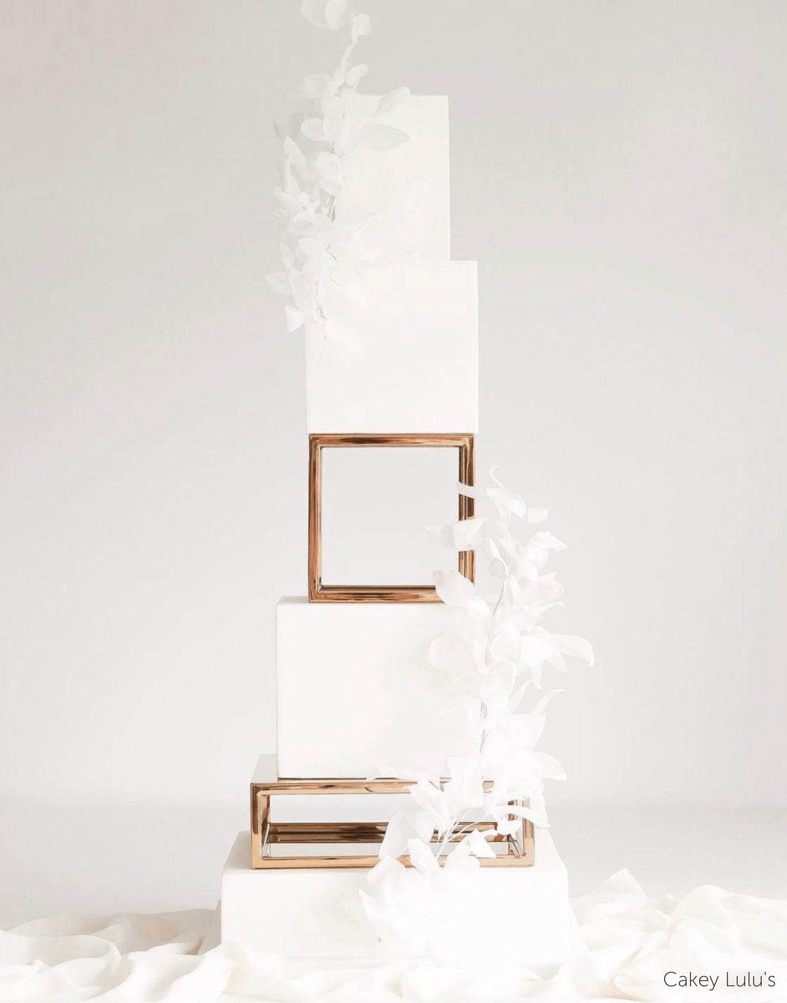 PropBundles - Set of Three - Square and Rectangle Metallic Cake Separators and 14" Plinth - Prop Options