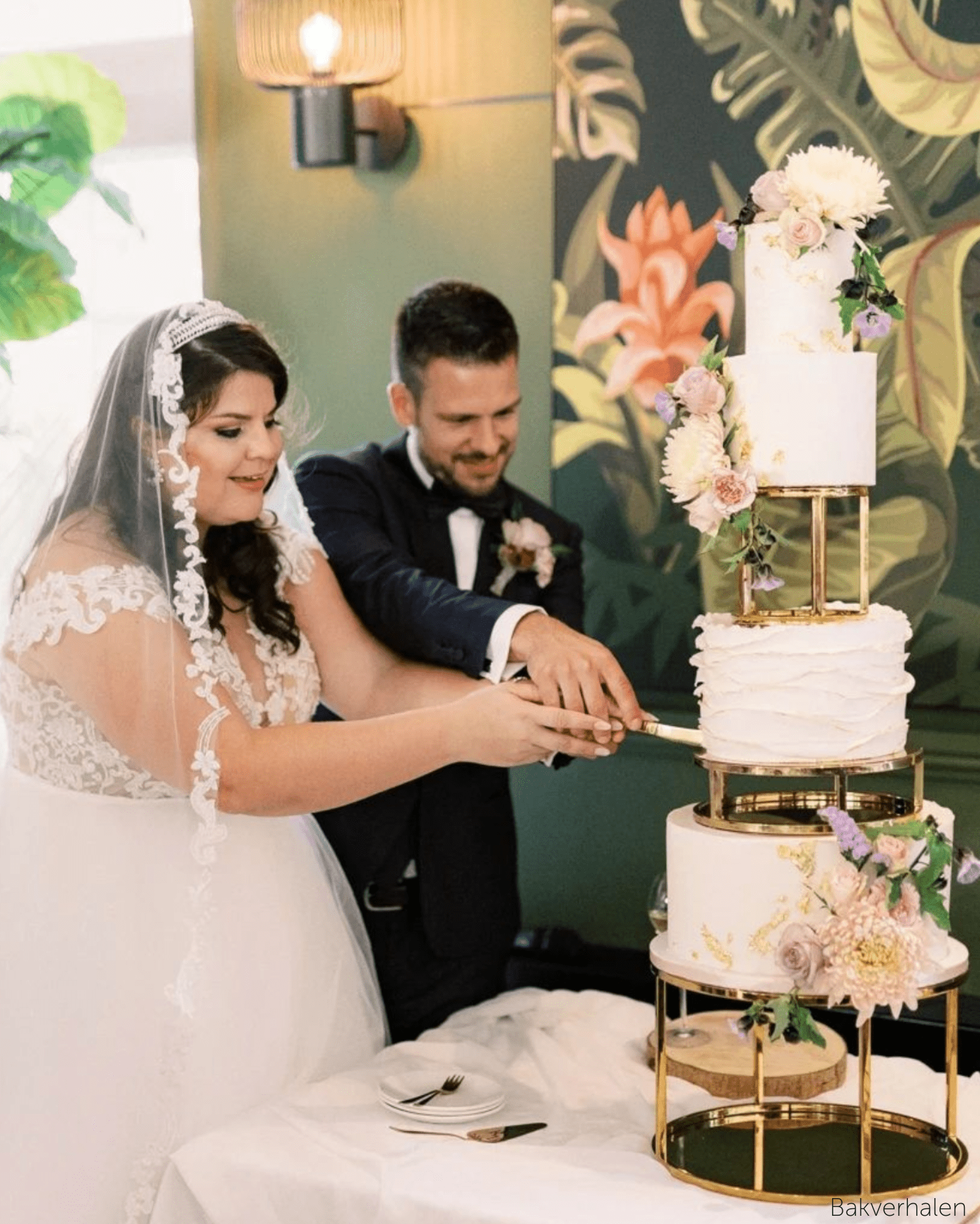 PropBundles - Set of Two - 6" & 10" Round Metallic Cake Separators and Stands - Prop Options