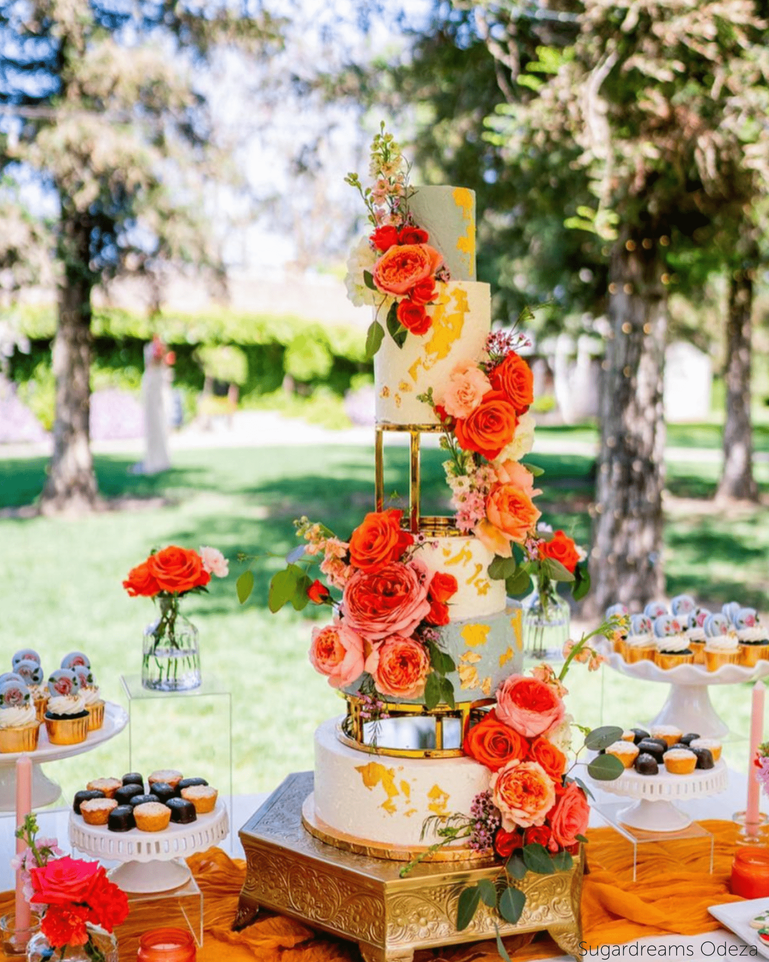 PropBundles - Set of Two - 6" & 10" Round Metallic Cake Separators and Stands - Prop Options