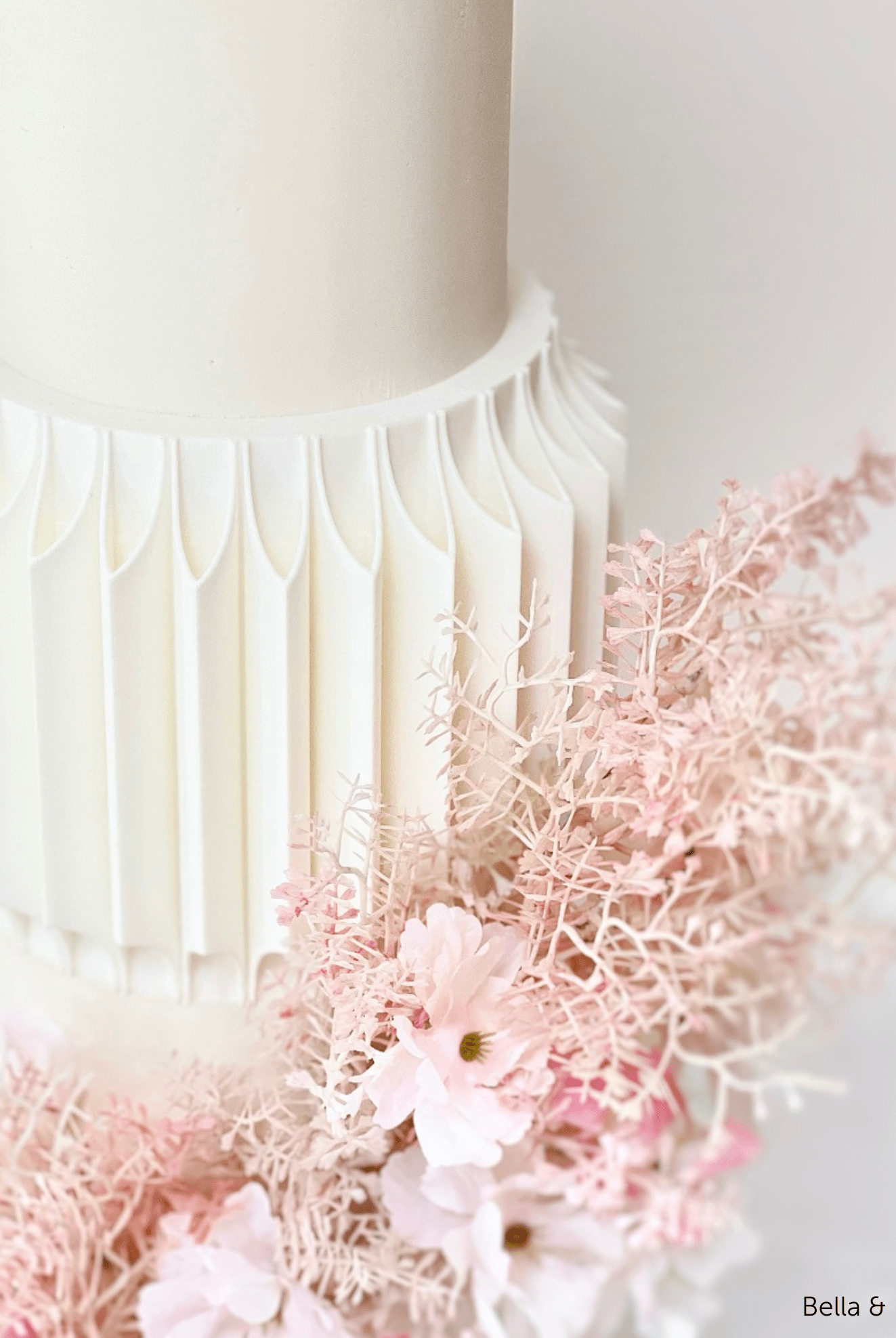 Round Fluted Cake Separator - Prop Options
