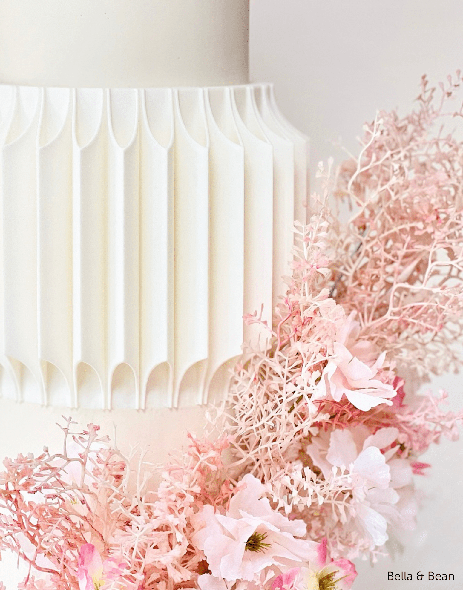 Round Fluted Cake Separator - Prop Options