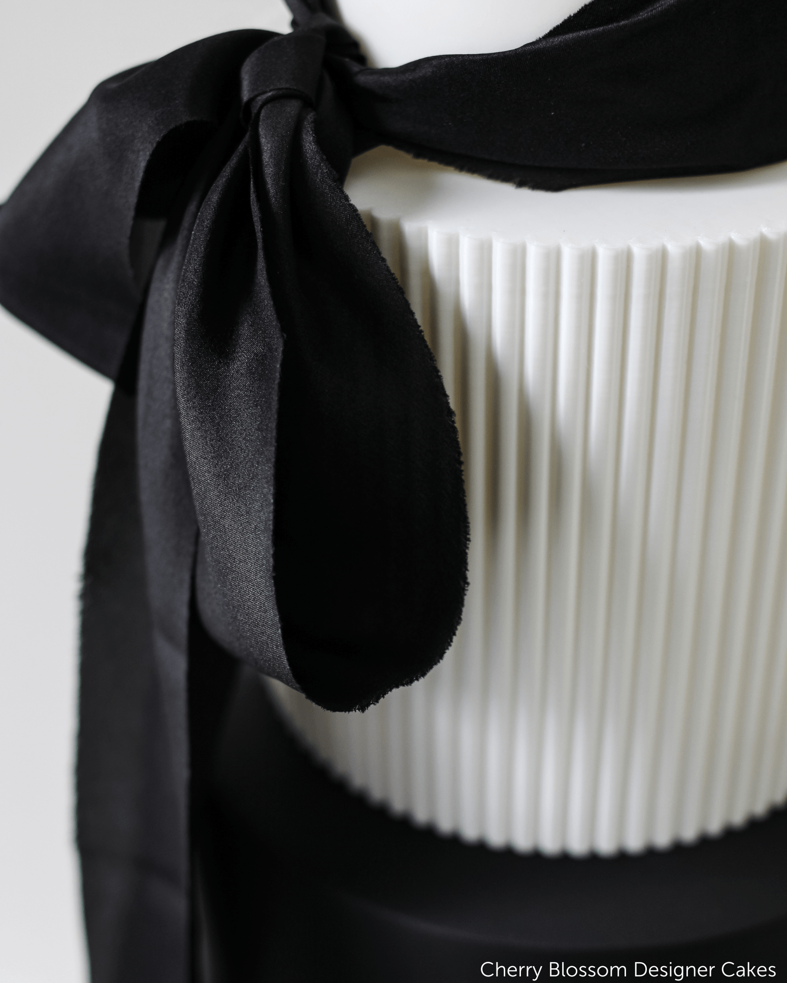 Round Reeded Cake Separator - Prop Options