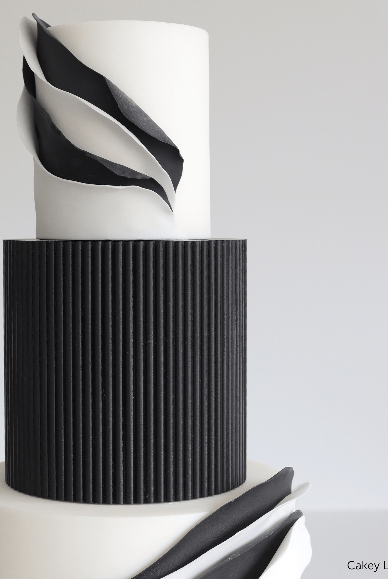 Round Reeded Cake Separator - Prop Options