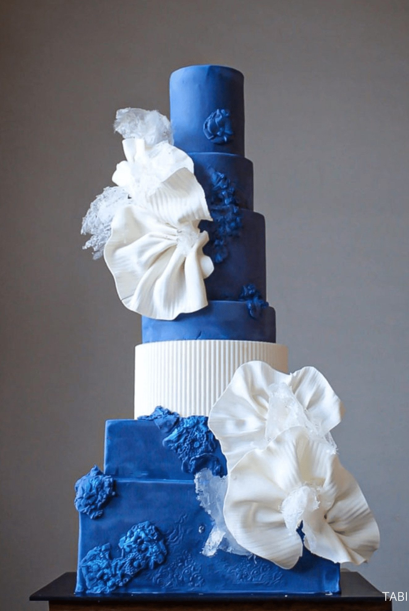 Round Reeded Cake Separator - Prop Options