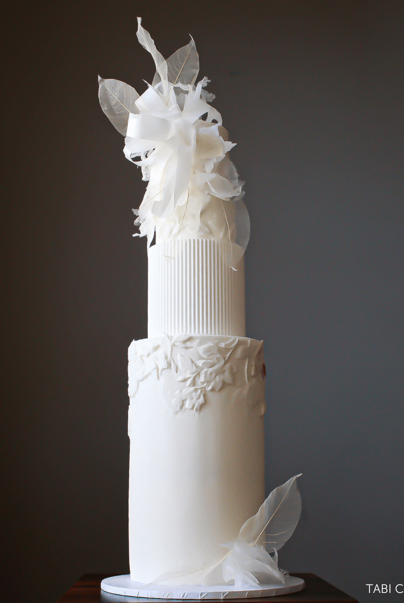 Round Reeded Cake Separator - Prop Options