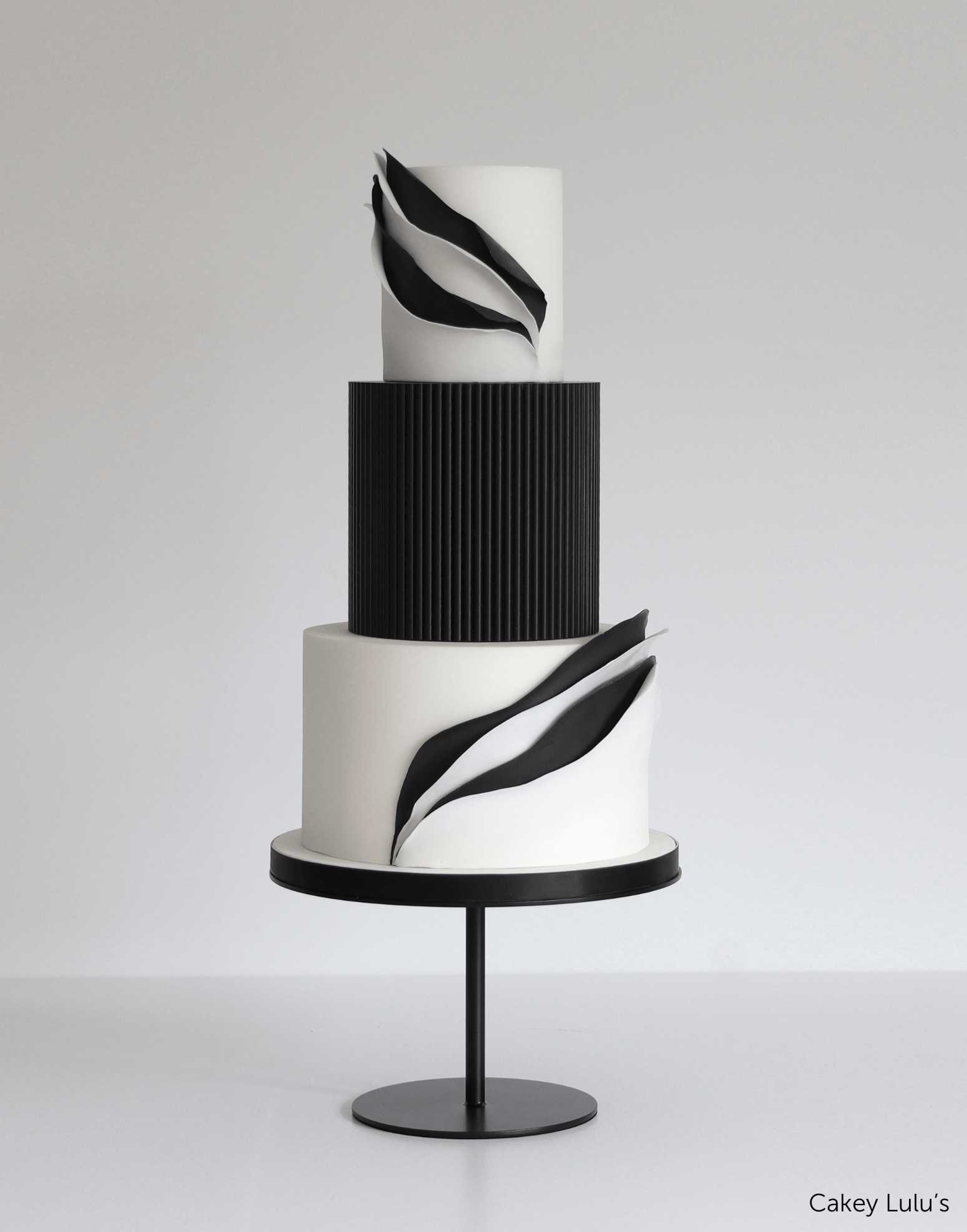 Round Reeded Cake Separator - Prop Options