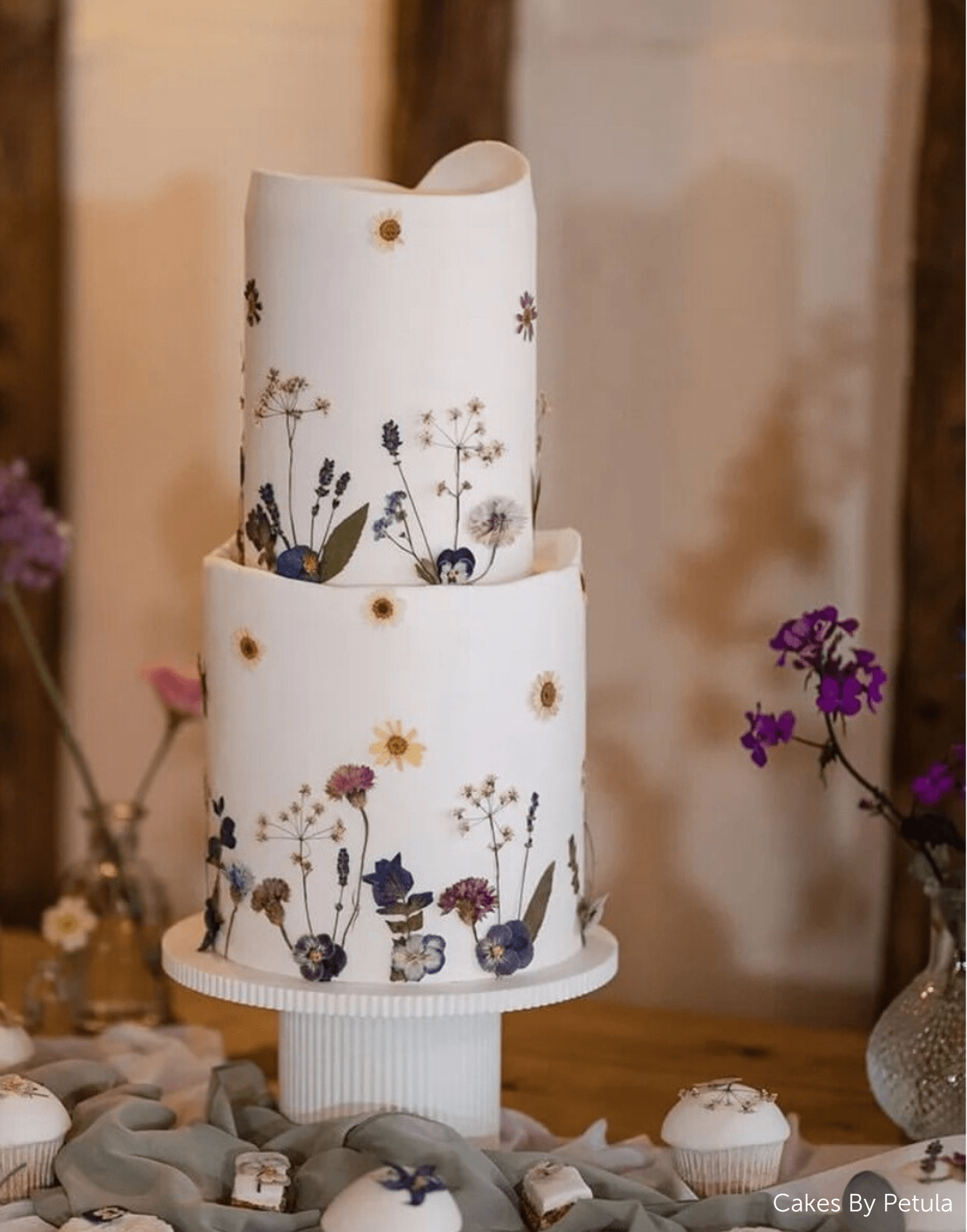 Round Reeded Cake Stand - Prop Options