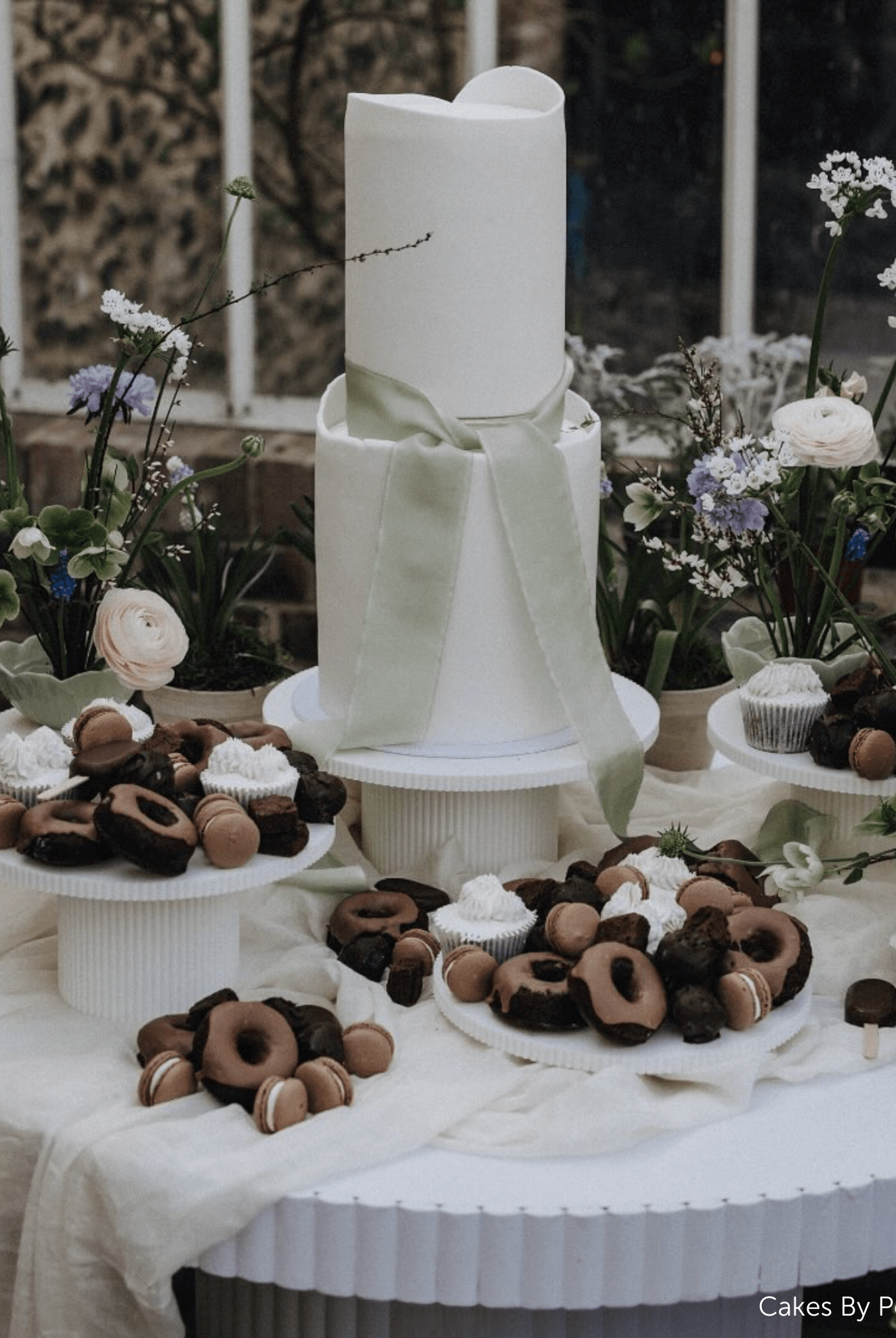 Round Reeded Cake Stand - Prop Options