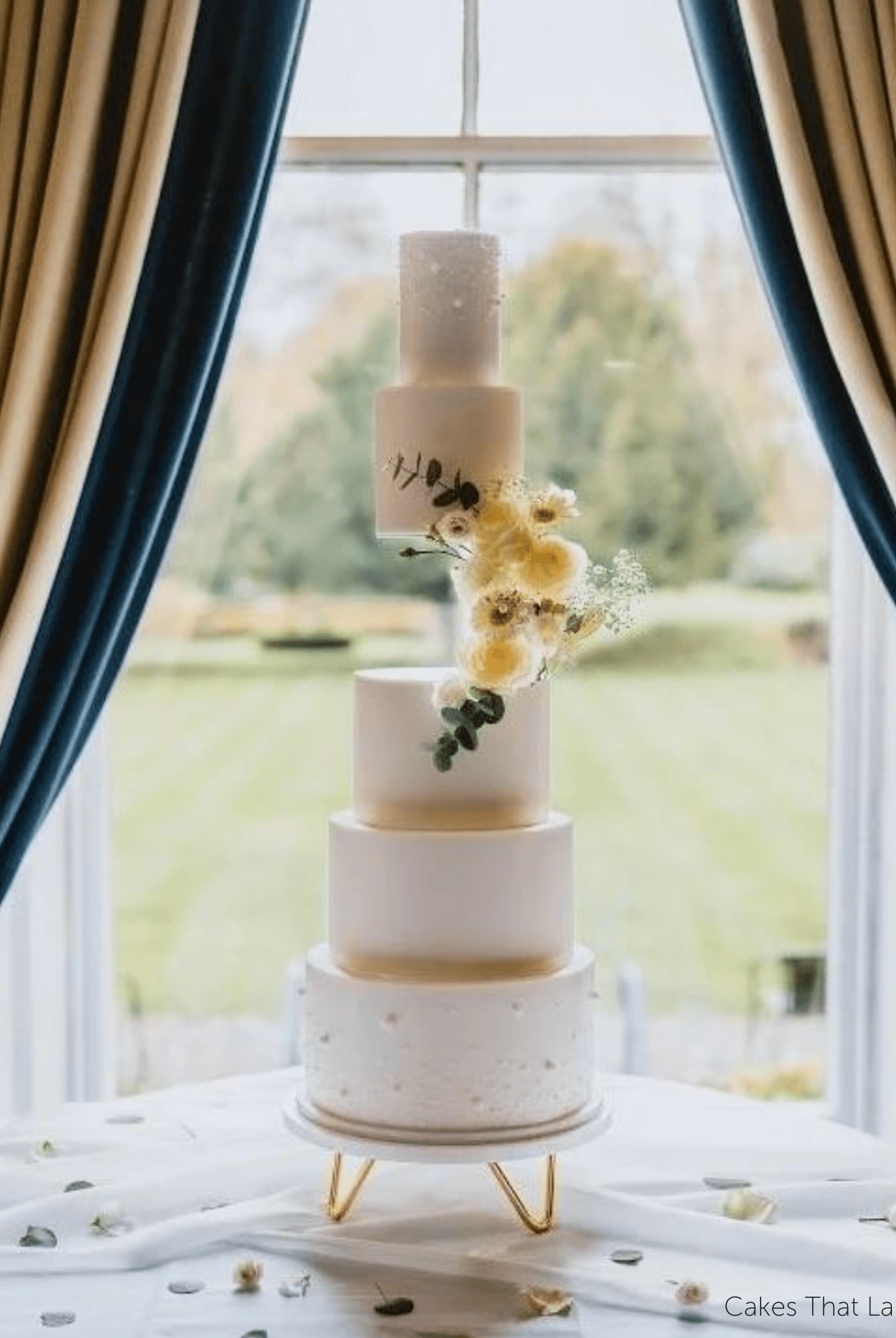 The Pinnacle Acrylic Hairpin Cake Stand - Prop Options