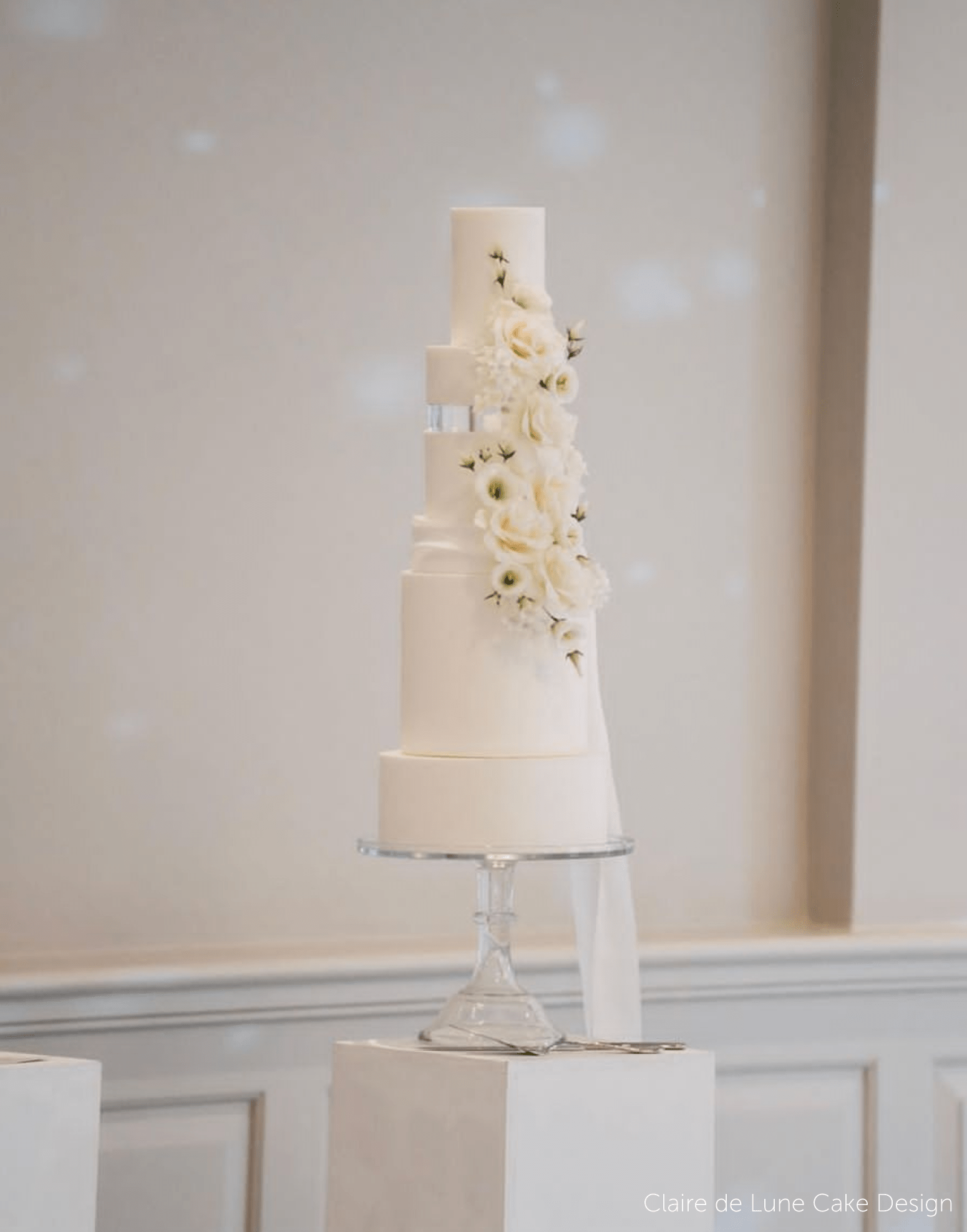 Neutral Wedding Cakes: How Restraint Can Build a Stronger Centrepiece