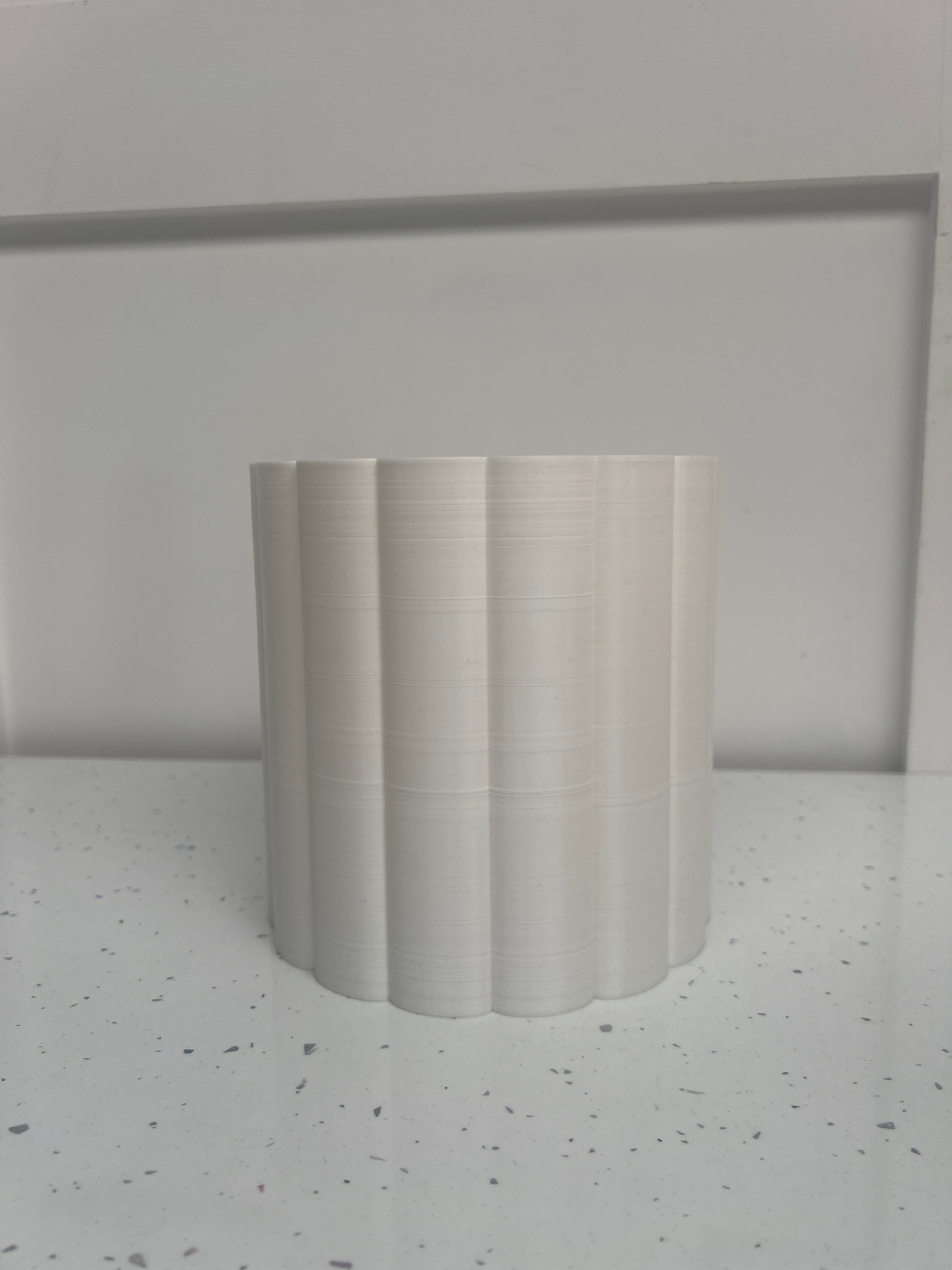 Outlet 6" x 6" Round Scalloped Cake Separator - White - Misprint - Prop Options