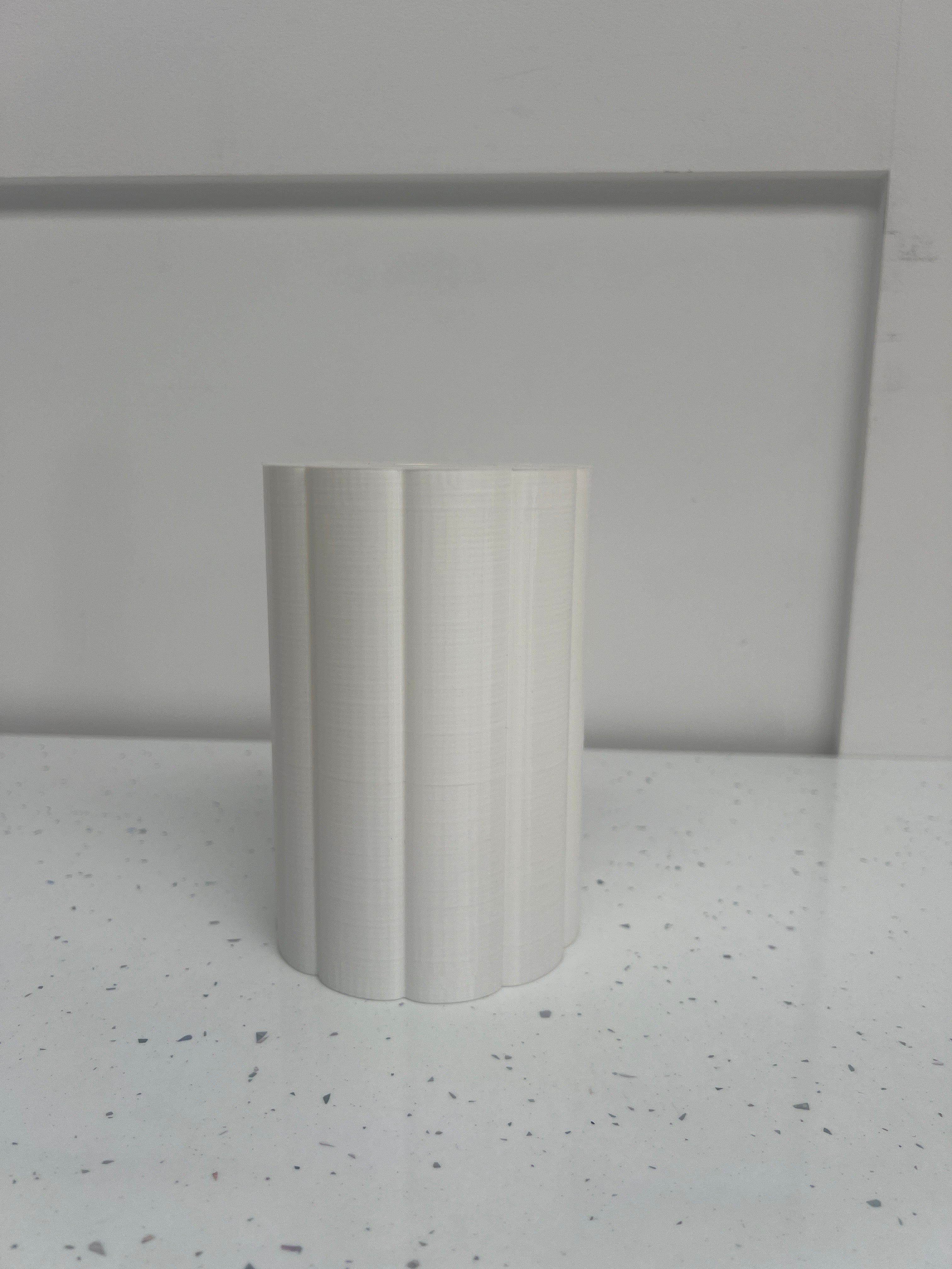 Outlet 4" x 6" Round Scalloped Cake Separator - White - Misprint - Prop Options