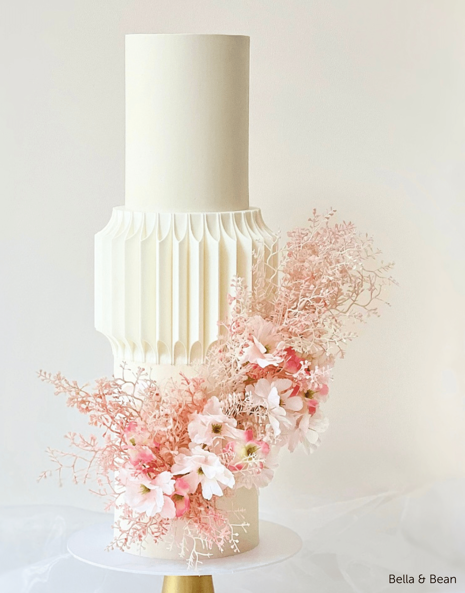 Round Fluted Cake Separator - Prop Options