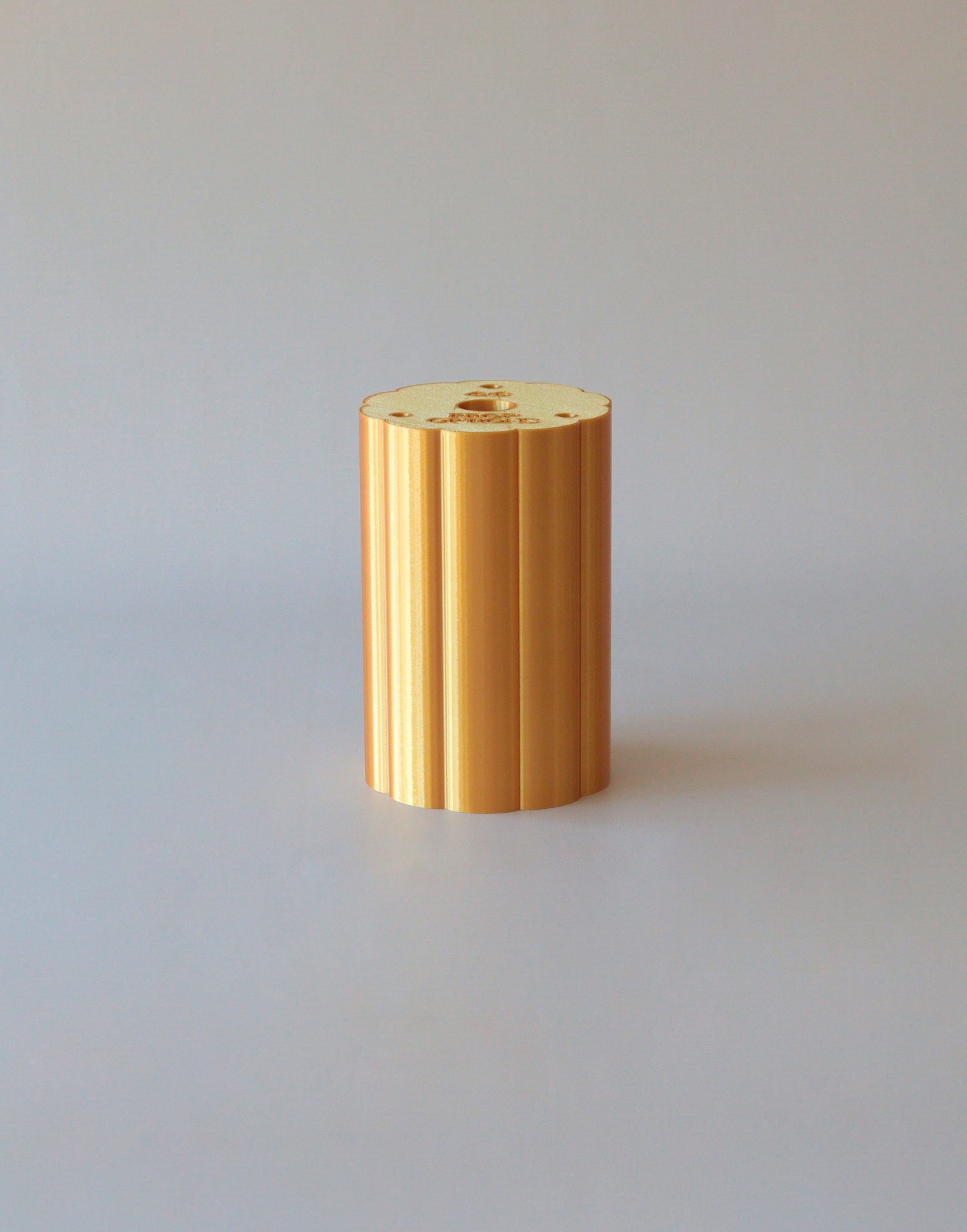 Round Scalloped Cake Separator - Prop Options